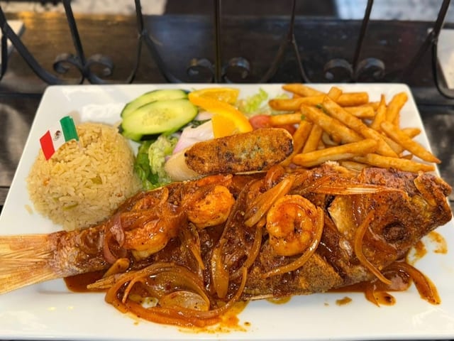 Mojarra Con Camarones.